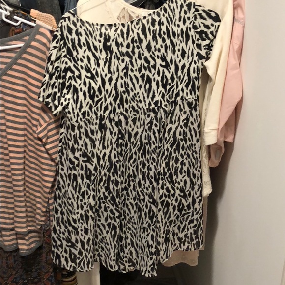 HiLo Cheetah Flowy Shirt - Picture 3 of 3